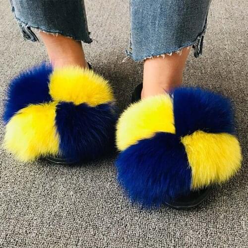 Summer Women Plush Fluffy Fur Slippers Fashion Lovely Furry Rainbow Fur Slides Ladies Party Vacation Flat Fur Beach Flip Flops