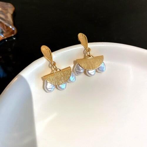 Vintage Gold Color Alloy Sector with Natural Pearl Drop Earrings for Women Korean Fashion Popular Jewelry Pendientes BY40