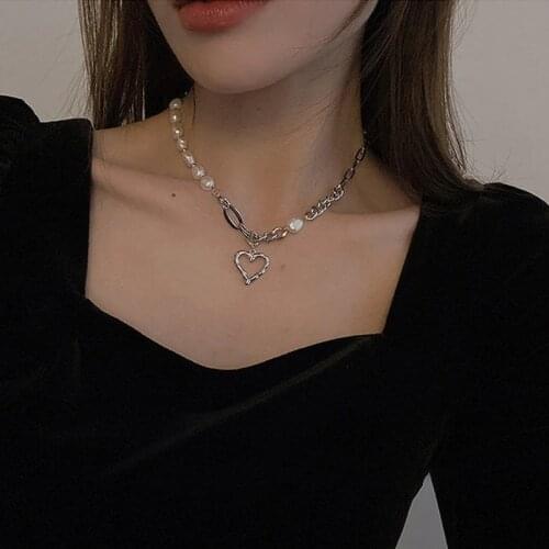 VSnow Fairy Freshwater Pearl Asymmetry Love Heart Pendant Necklace for Women Fashion Hollow Chunky Chain Party Necklace Jewelry