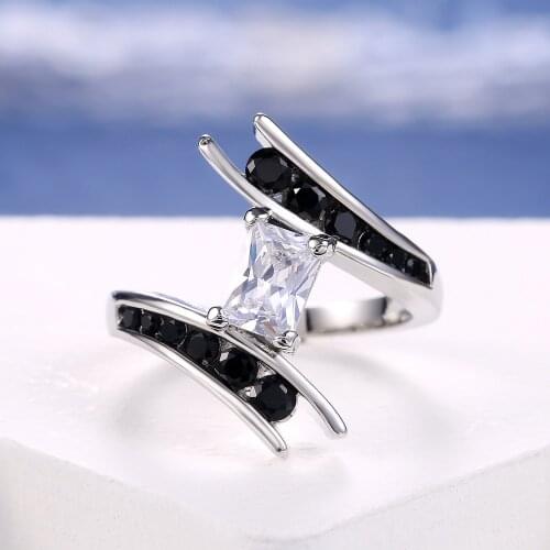 Huitan AAA Cubic Zirconia Princess Cut Women Ring with Modern Design Hyperbole Party Wear Office Lady Accessories Rings Jewelry