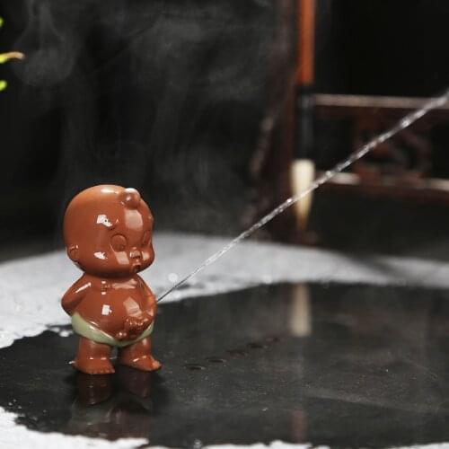 On sales porcelain tea pet pee doll home decoration brother kiln crackle glaze tea play on tea tray creative ornamnet funny new
