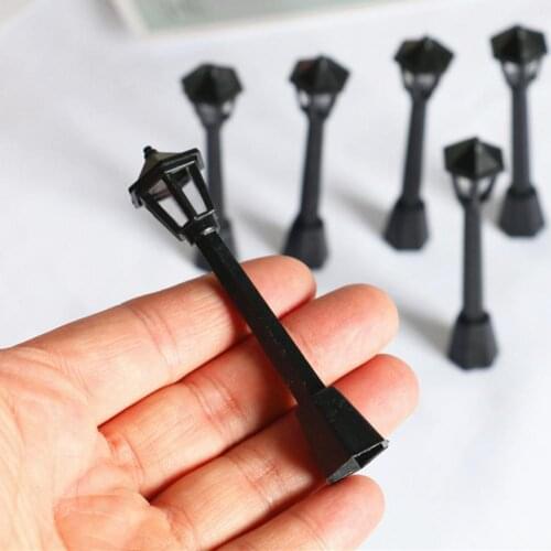 1/12 Dollhouse Miniature Christmas Park Street Lamp Doll Streetlight Decor Toy Home Decor 1pc