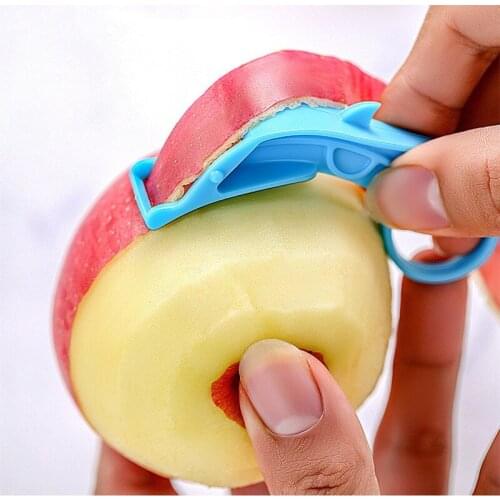 Multifunction Fruit Thin Skin Scraping Skin Continuous Tool Hand Peeler Finger Ring Fruit Skin Sharpener Kitchen Tools