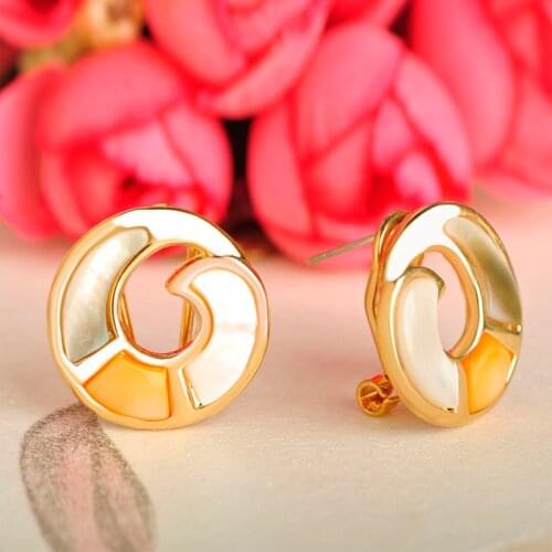 Blucome New Fashion Style Round Stud Earrings Gold Color Shell Accessories Women Girl Wedding Party Gifts Jewelry Max Brincos