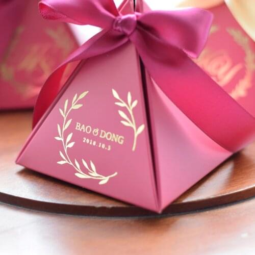 100PCS New Customized Triangular Wine Red Gift Box Paper Candy Box Packing Gift Bag for Wedding Favor Decoration Party Supplies