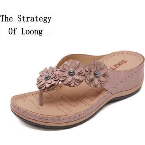 Summer New Outdoor Plus Size 43 44 Fashion Women Flowers Rivet Beach Flip-flops Ladies Antiskid Thick Sole Slippers 200424