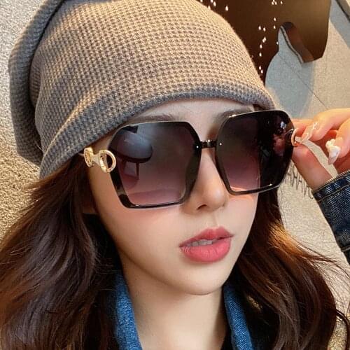 New Arrived Fashion Metal Frame Sunglasses For Women High Quality Gradient Len Glasses Oversized Square Travel Sun Glasses UV400