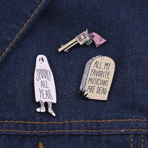 Gun Ghost Tombstone Brooches for Women Creative Letter SPOOKY ALL YEAR Cartoon Pistol Jewelry Enamel Pin Badges Hat Backpack