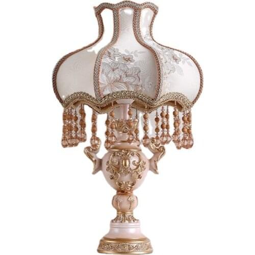 European Style E27 Resin Desk Lamp Bedroom Bedside Lamp Luxurious Warm, Creative Simple Modern Romantic Girls' Desk Lamp