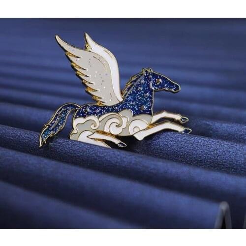 HOSENG China Museum Dreams As Horses Creative Badge Blue White Alloy Brooch To Encourage People Who Work Hard Enamel Pin HS_526
