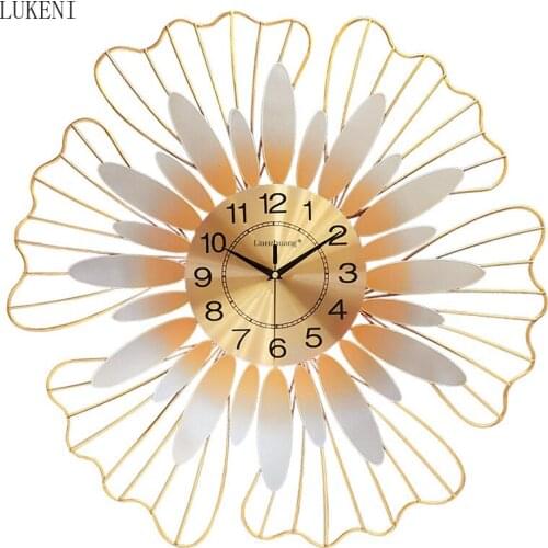 Sunflower Quartz Wall Clock Modern Minimalist Fashion Living Room Decoration Creative European Light Luxury Personality Wall