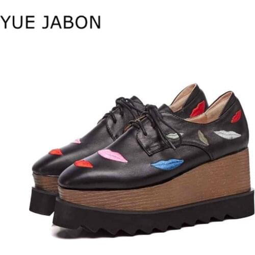 Newest Women Casual Shoes Breathable Walking Embroidery Lips Flat Shoes Woman Pink Black Sneakers Women 2020 Trendy Chunky Shoes