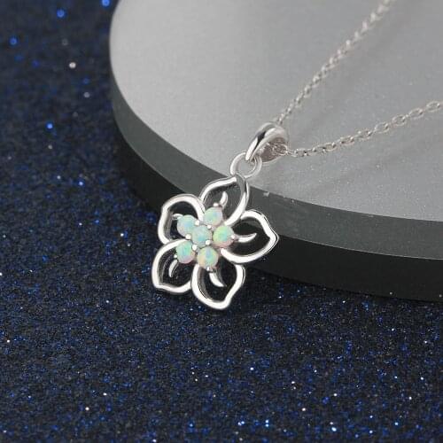 Delicate classic flower-shaped artificial opal pendant necklace girl party charm accessories birthday gift pop jewelry