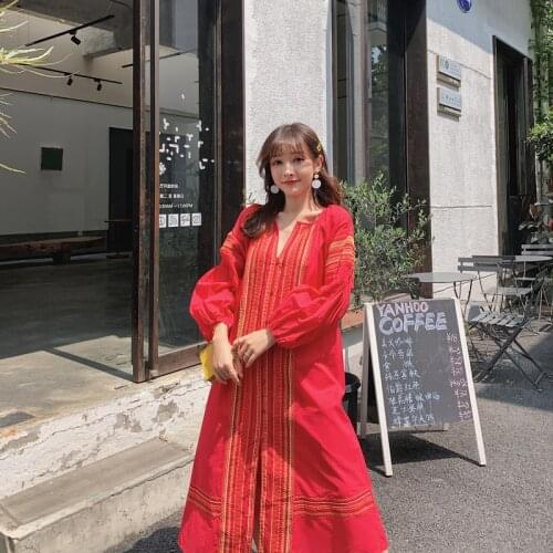 Video scene shooting Nepal Turkey holiday folk embroidery buttons with loose dress cardigan