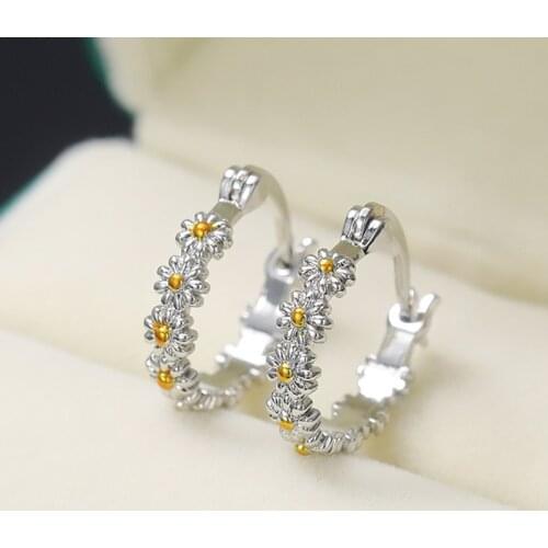 Female Dainty Daisy Flower Earrings Classic Gold Silver Color Small Hoop Earrings For Women Charm Bridal Metal Wedding Earrings