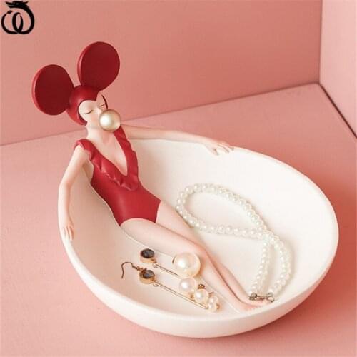 WU CHEN LONG Modern Girl Jewelry Tray Commodity Shelf Character Key Porch Snack Storage Box Resin Home Decor Living Room R6053