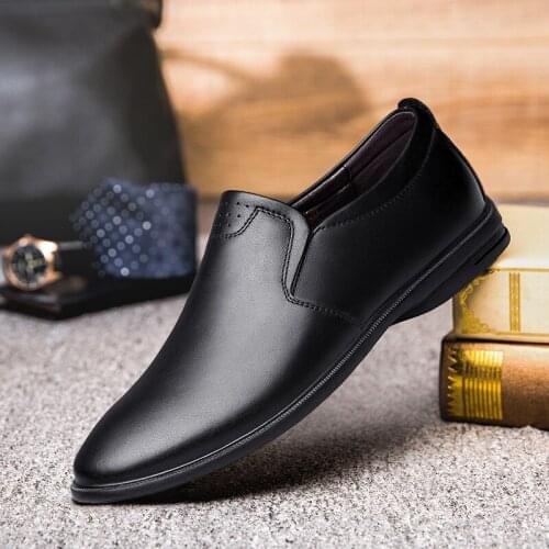Man Moccasins Slip On Flats Male Casual Genuine Leather Shoes Mens Loafers Breathable Business Mocassin Luxury Dress Men Shoes