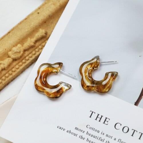 SRCOI Sweet Temperament Caramel Flower Resin Earrings Simple Brown Acrylic Lovely Ear Stud Women Girl Daily Life Party Jewelry