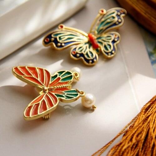 Hot selling fashion jewelry with personality tide butterfly brooch temperament clothing jewelry for women party gift wholesale