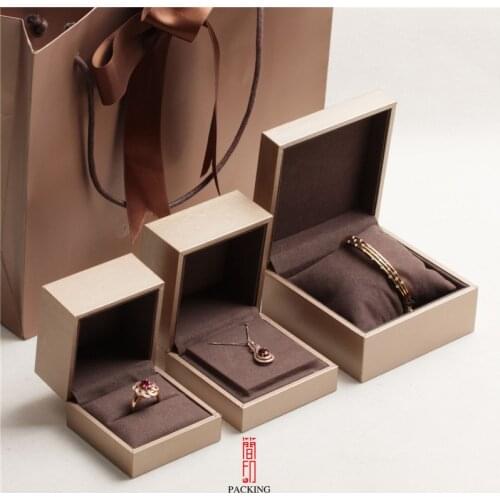 Brand jewelry Box Engagement Ring Box and Pendant Bracelet packing display Case it can be Acceptable Customization more 200pcs