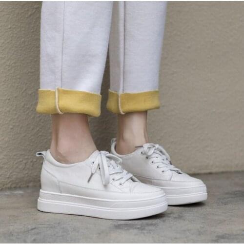 2019 The New Listing Women Board shoe Genuine Leather Casual Fashion Anti skid and wear-resistant Comfortably breathable