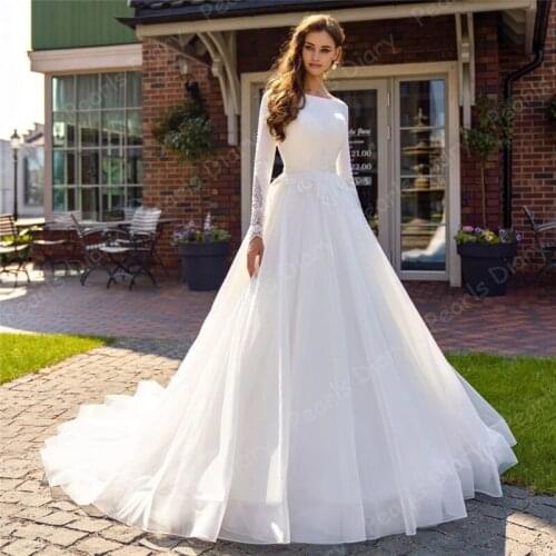 Saudi Arabia Bride Dress High Quality Long Sleeves Wedding Gowns 2021 Beach Lace Appliques Ball Gown Bridal Dresses with Pearls