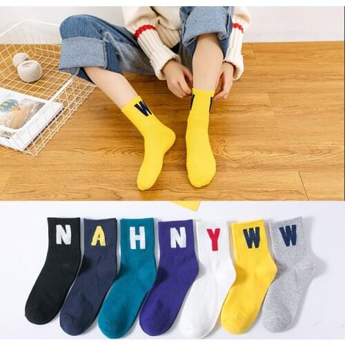 2021 Spring And Autumn Womens Mens Color English Letter Socks 1 Pair Cotton Cuasal Socks Sport Socks Skateborad Sox EU 35-43