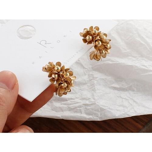 AENSOA 2021 Europe Vintage Gold Color Metal Flower Big Stud Earrings for Women Fashion Small Statement Earrings Oorbellen