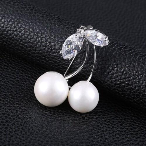 Luxury Crystal Brooch Pins Trendy Pearl Cherry Brooches For Women Men Cute Fruit Suit Lapel Pin Clothing Scarf Badges Broche