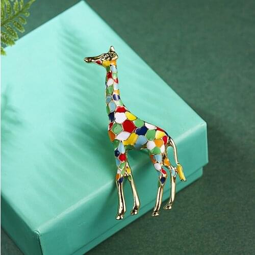 Colorful Giraffe Fashion Brooch Lovely Cartoon Brooch Collar Pin Alloy Scarf Buckle for Women Fashion Jewelry Clothing Decor New