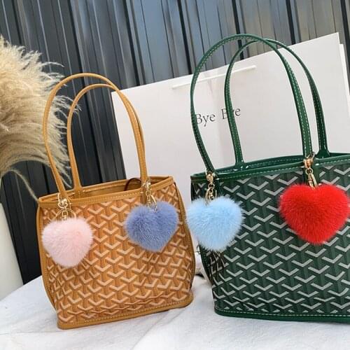 7CM Cute Fluffy Heart Keychains Womens Pom Poms Mink Fur Key Chains Girl Bag Hang Car Key Ring Jewelry Accessories