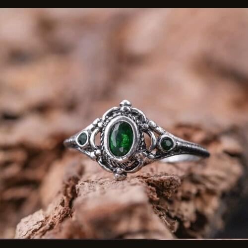 Retro Silver Plated Oval Shape Green Crystal Womens Rings for Wedding Band Engagement Ring Bridal Jewelry Anniversary Gifts