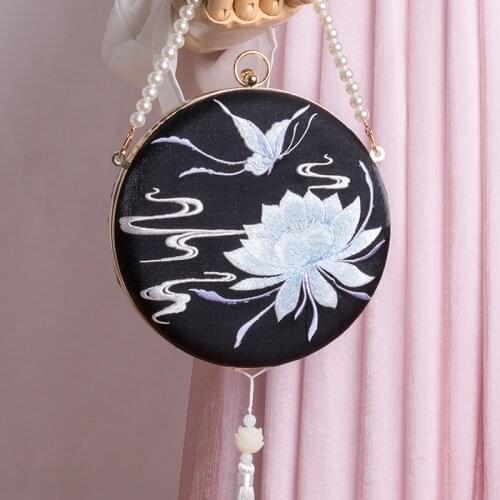 2021 New Arrival Flower Floral Butterfly Embroidered Jade Tassel Golden Chain Pearl Frame Box Crossbody Bag