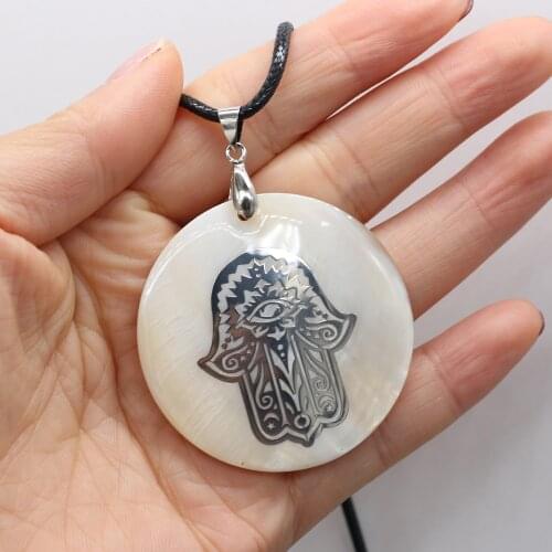 2020 New Round Shells Pendant Braided Leather Rope Necklace for Women Natural Mother of Pearl Shells Islam Hamsa Hand Necklace