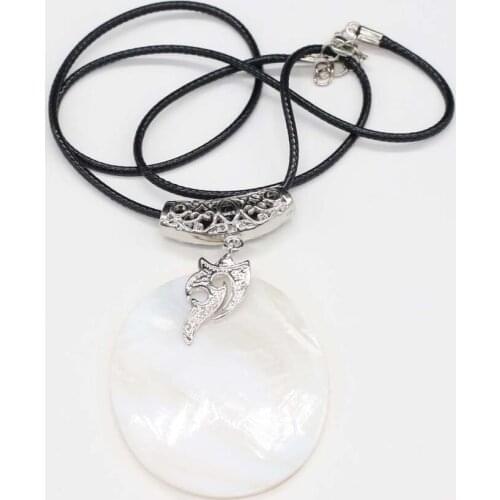 Natural White Shell Pendent Necklace Fashion Leather Rope Oval Hollow Flower Charming Shell Pendant Necklace for Women Gift