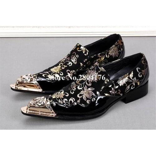 Western Style Men Gold Metal Pointed Toe Printed Patent Leather Flat Shoes Men Slip-on Formal Dress Shoes Wedding Shoes