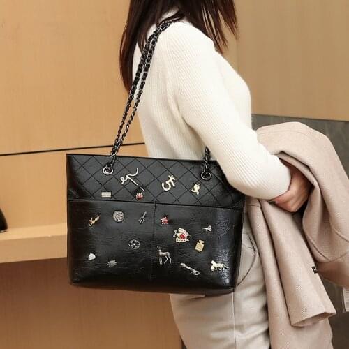 Large-capacity Badge Handbag Women Tote Bag 2021 Women Black Handbag Chain Bag Ladies Shoulder Bag Women Luxury Designer Handbag