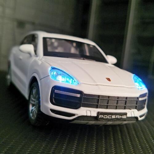 New High Simulation 1:32 Cayenne Alloy Car Model Sound And Light 6 Door Metal Pull Back Toys Car For Kids Gifts Free Shipping