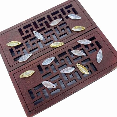 Natural Sea Shell Pendant Bamboo Leaf Carving White Yellow Pink Shell Craft Accessories Loose Bead Jewelry Making DIY 2pcs/bag