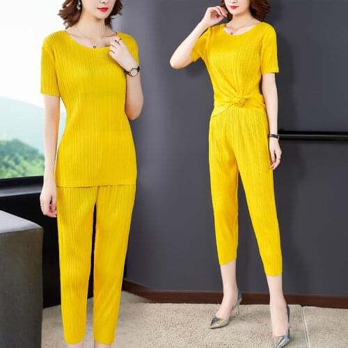 2021 Summer Issey pleated sets Simple and fashionable all-match short-sleeved loose T-shirt + casual briefs women two-piece suit