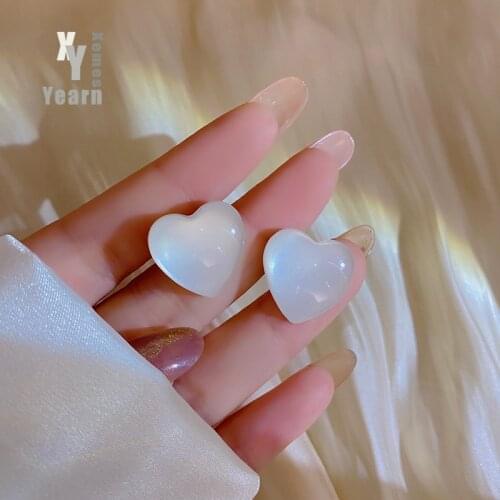 Summer 2021 New Sweet Acrylic White Heart-Shaped Stud Earrings Fashion Accessories For Girls Korean Woman’s Temperament Jewelry