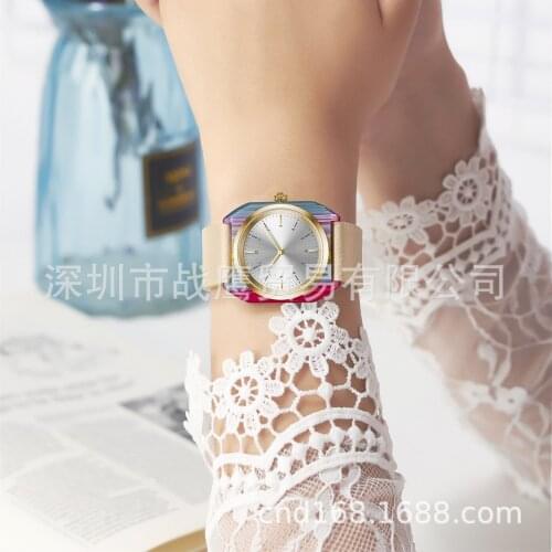 2020 Hot Selling Womens Watch Personalized Fashion Versatile Quartz Watch Girls Watch College Style New Band Width Band Length