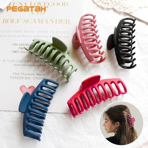 The new large back head grabbing clip keel grabbing clip simple matte bathing hair grabbing hairpin shark clip
