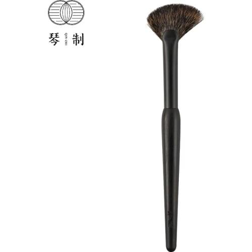 QINZHI Professional Handmade Make Up Brush Z222 Angled Fan Shape Highlighter Brush Soft Canadian Squirrel Hair Makeup Brushes