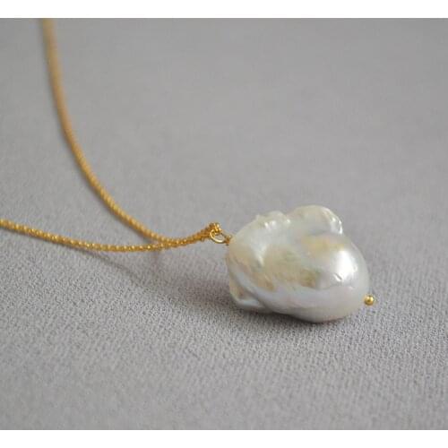 High Quality Freshwater Fish Tail Beads Shaped Baroque Pearl Pendant Simple Temperament Necklace