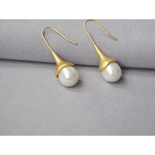 Women gold plated natural pearl earrings hook high quality jewelry for ladies