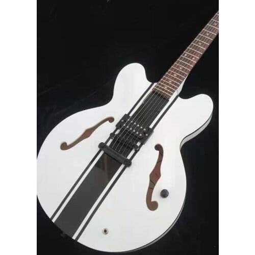 Encargo al por mayor de alta calidad guitarra eléctrica estándar guitarra eléctrica Parte superior de arce de compresión. envío