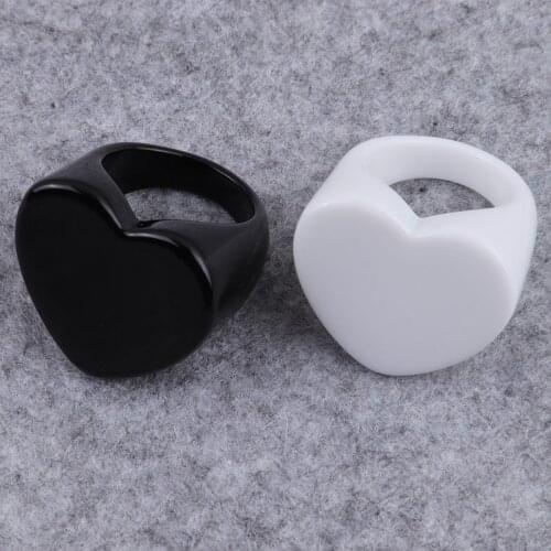 New 2021 Trend Black White Black Heart Resin Ring Geometric Round Big Heart Rings for Women Girls Fashion Party Jewelry Gifts