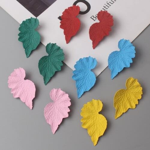 Metal Leaves Dangle Earrings Colorful Statement Drop Earrings for Women New Fashion Trendy Hanging Earrings Bijoux Gifts