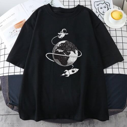 Astronaut Travels In Space Printing Womens Tshirt Leisure Style Tops Fashion Oversized Tshirts spring summer Womens t-Shirt